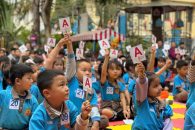 CÙNG CÁC BẠN LỚP LÁ “RUNG CHUÔNG VÀNG”